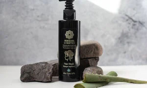 Herbania Kosmetik Produktbild mit Haarmaske in Flasche aus R-PET